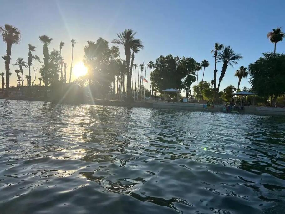 Pool King Lake Suite-Walk To Dt & Lake! Lake Havasu City Exterior foto